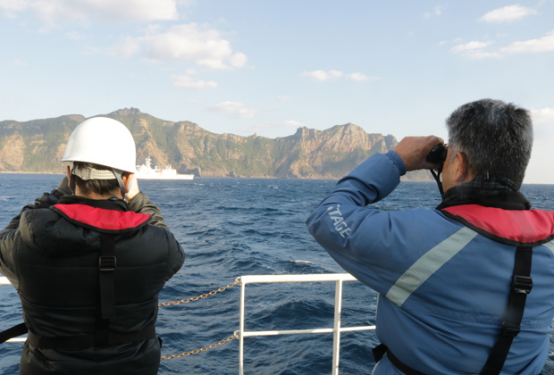魚釣島を視察