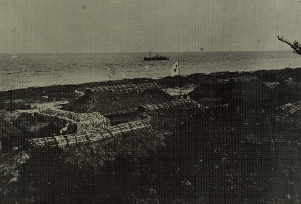 1908年（明治41年）頃の魚釣島のカツオ節工場